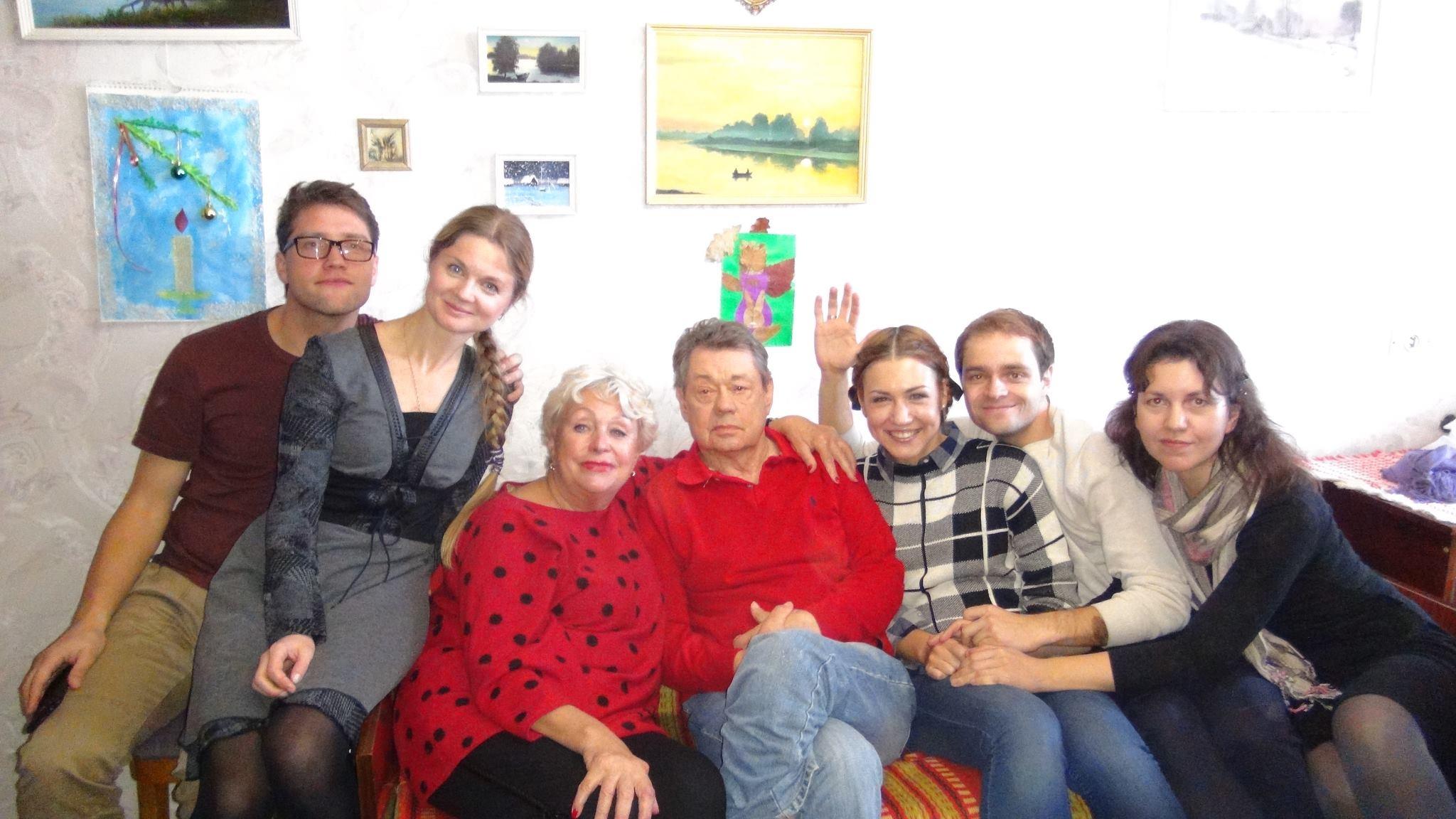 Николай Караченцов с семьей