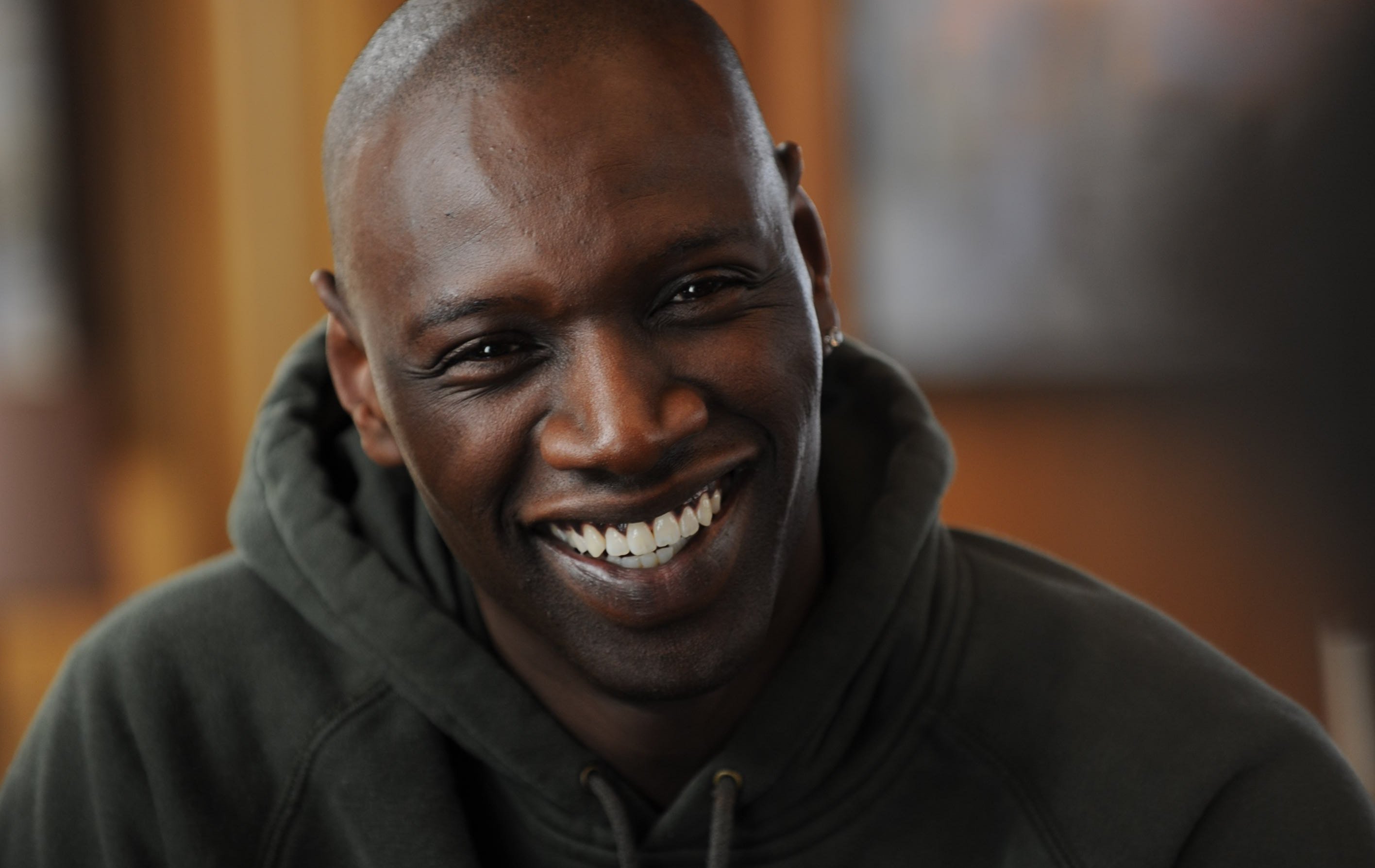 Негир видео. Omar sy. Омар си 2020. Омар си Дрисс Бассари. Омар си шоколад.